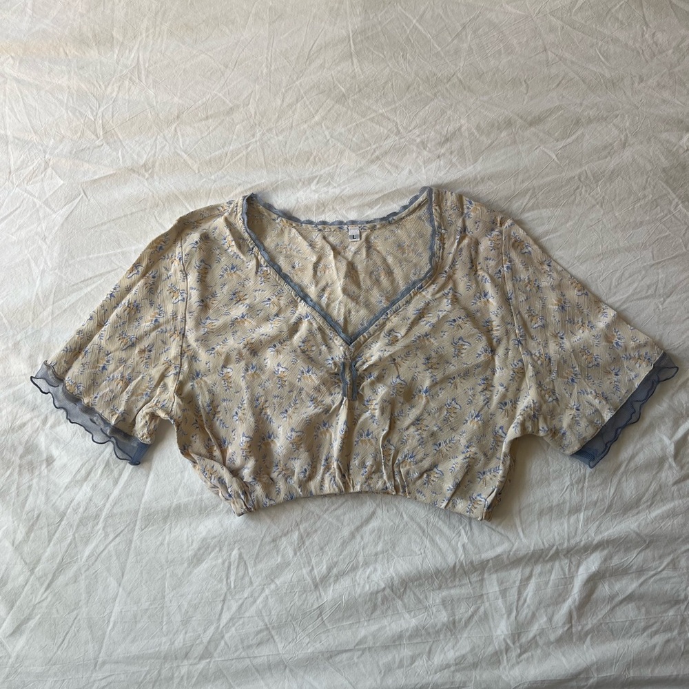 Vintage crop blouse light yellow & blue floral, & lace top L